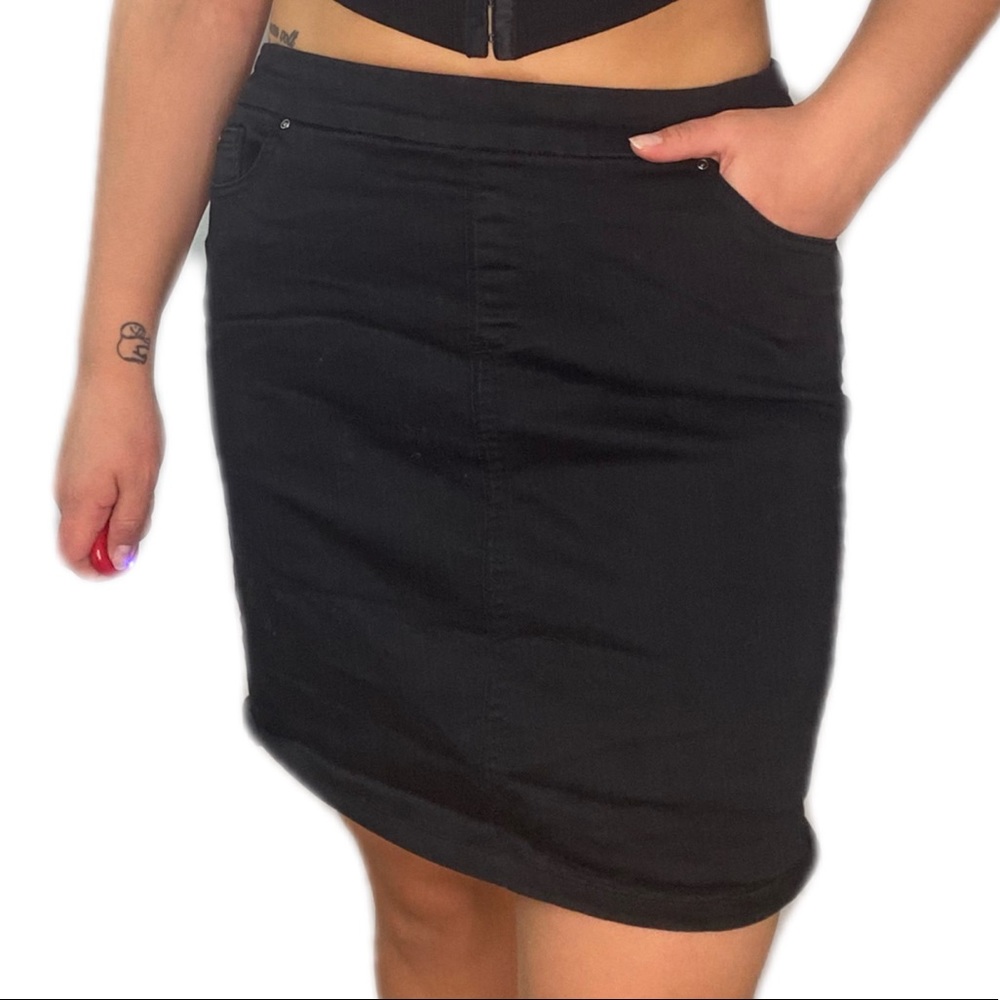 🎉5FOR25 Black denim midi skirt